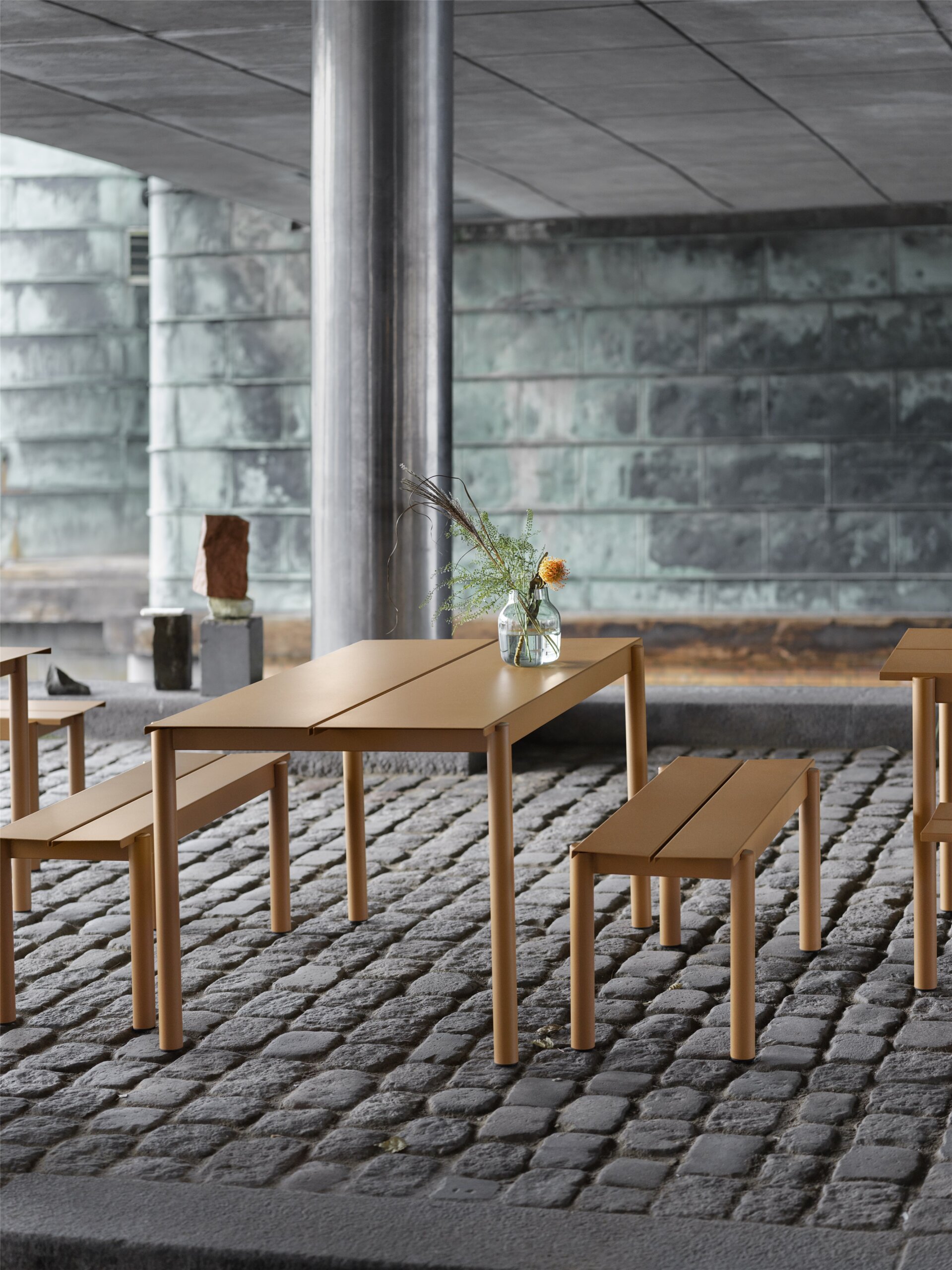 Linear-Steel-Table-Bench-Burnt-Orange-Silent-Vase-Clear-Vertical-Muuto-Org_150.jpg